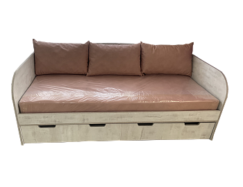 Кровать "Радуга" с матрасом и розовыми подушками